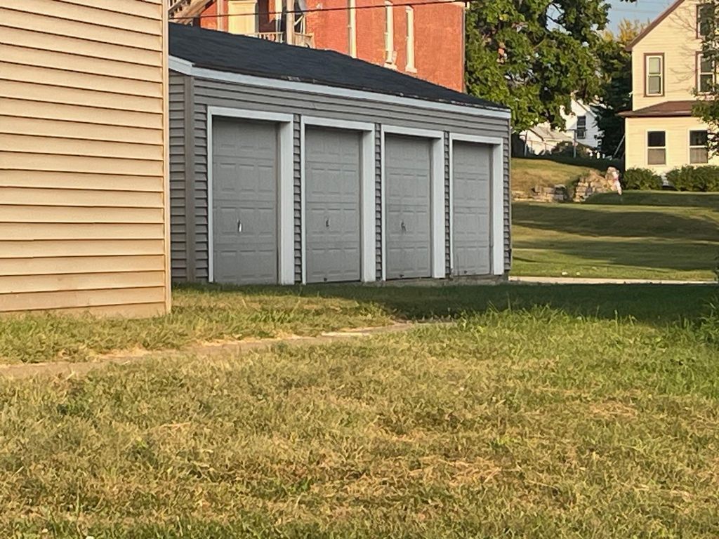 Photo of 614 Lincoln Avenue, Dubuque, IA 52001 (MLS # 153048)