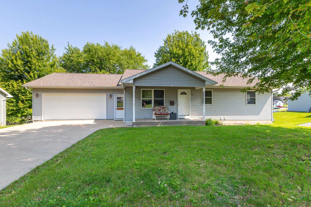 Photo of 1400 21st Street, Hazel Green, WI 53811 (MLS # 152191)