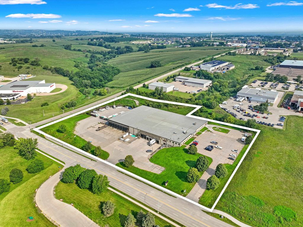 Photo of 4949 Chavenelle Drive, Dubuque, IA 52002 (MLS # 152713)