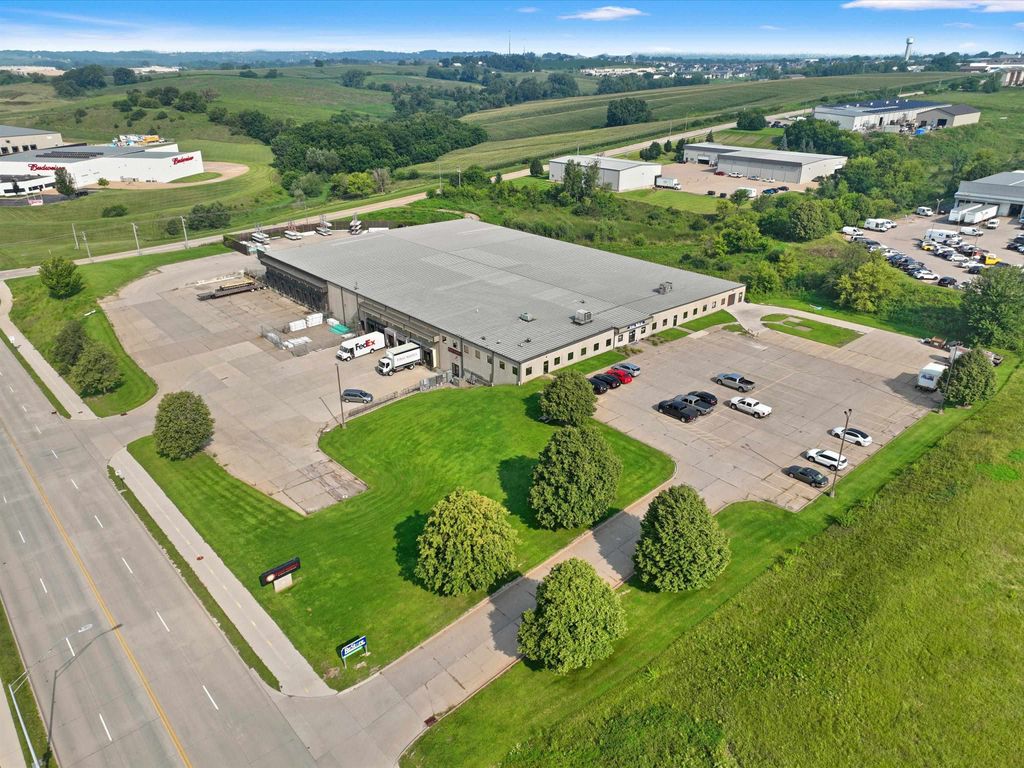 Photo of 4949 Chavenelle Drive, Dubuque, IA 52002 (MLS # 152713)