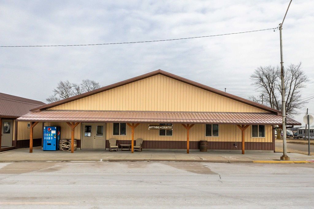 Photo of 110 S Main Street, Onslow, IA 52321 (MLS # 151355)