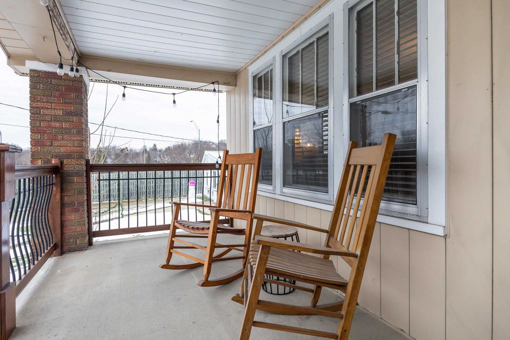 Photo of 60 S Booth Street, Dubuque, IA 52003 (MLS # 153643)