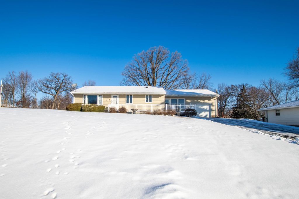 Photo of 15921 Middle Road, Dubuque, IA 52002 (MLS # 153902)