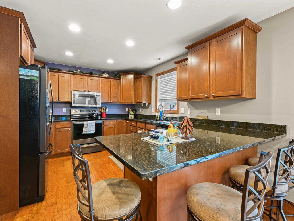 Photo of 6621 S Dorchester Lane, Dubuque, IA 52003 (MLS # 153392)