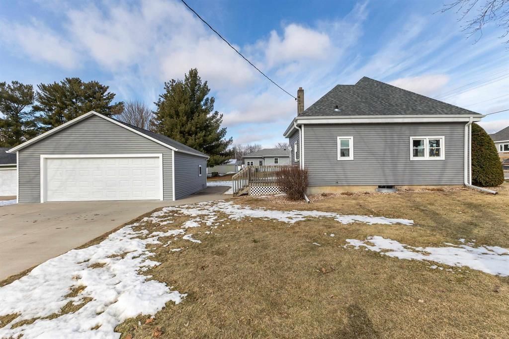 Photo of 1010 N Elm Street, Platteville, WI 53818 (MLS # 153993)