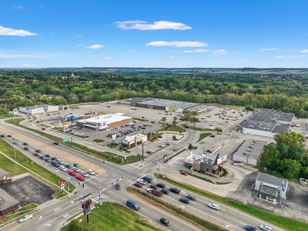Photo of 2600 Dodge Street, Dubuque, IA 52003 (MLS # 153119)