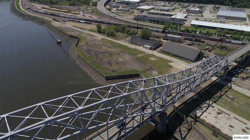 Photo of 130 Terminal Street, Dubuque, IA 52001 (MLS # 140263)