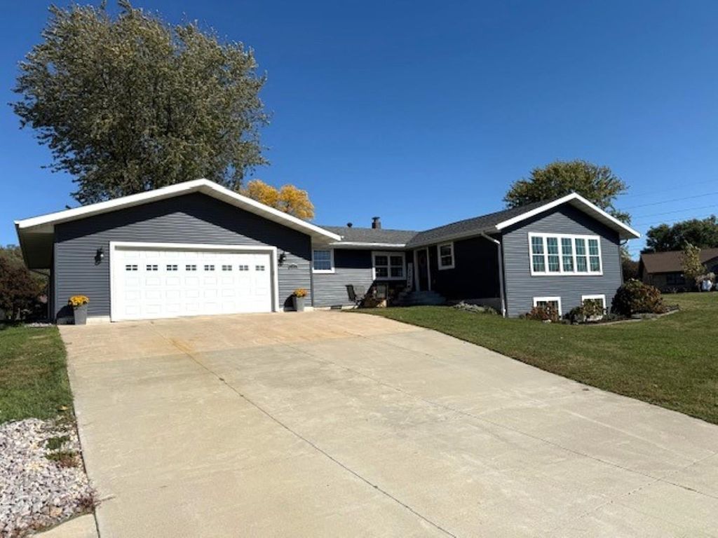 Photo of 1001 Mill Creek Road, Bellevue, IA 52031 (MLS # 153341)