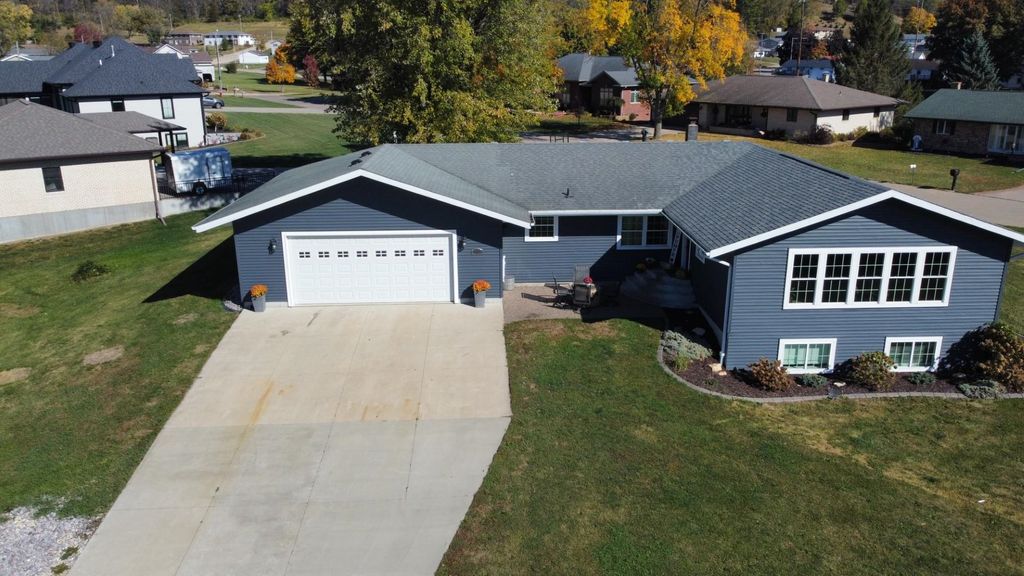 Photo of 1001 Mill Creek Road, Bellevue, IA 52031 (MLS # 153341)