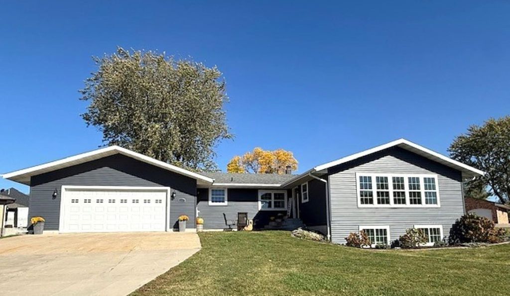 Photo of 1001 Mill Creek Road, Bellevue, IA 52031 (MLS # 153341)