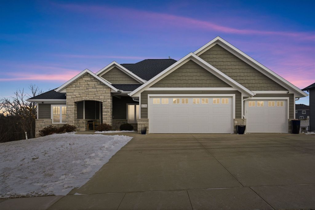 Photo of 2195 Creek Wood Drive, Dubuque, IA 52003 (MLS # 153777)