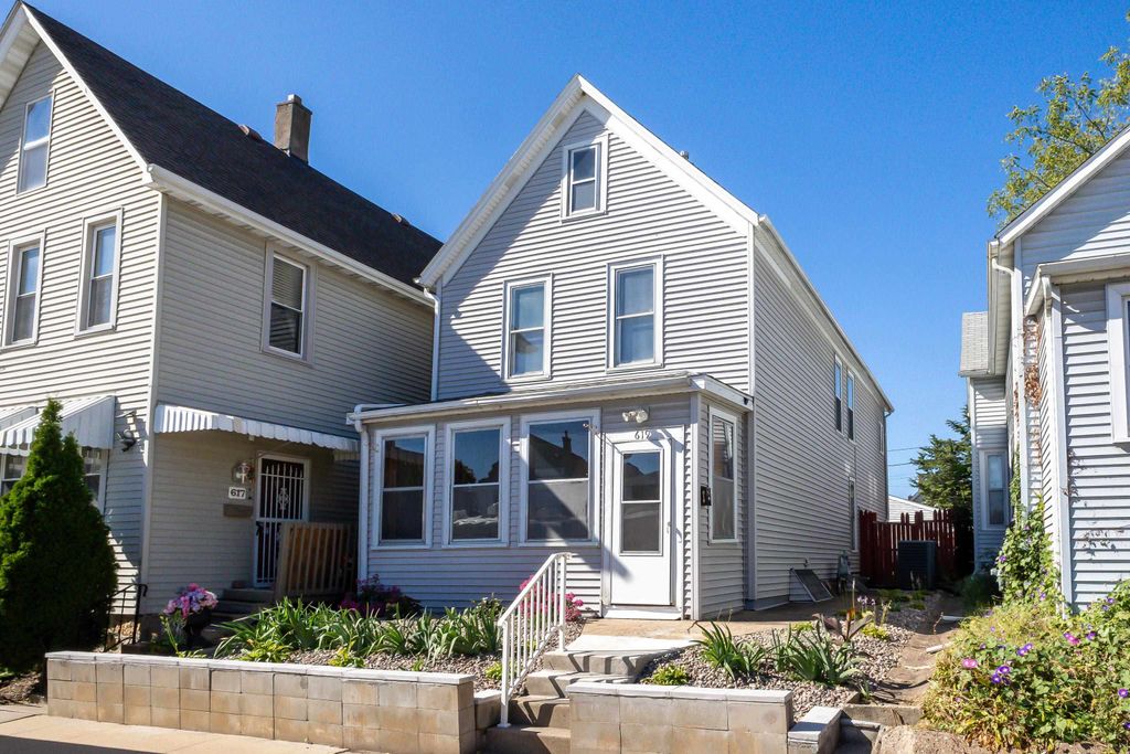 Photo of 619 Lincoln Avenue, Dubuque, IA 52001 (MLS # 153231)