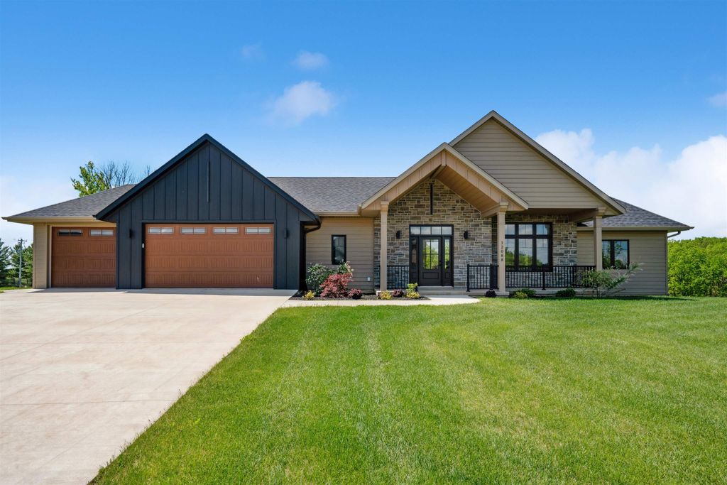 Photo of 12088 Timber Court, Dubuque, IA 52001 (MLS # 151450)