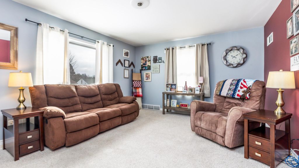 Photo of 2185 Broadlawn Road, Dubuque, IA 52001 (MLS # 153907)