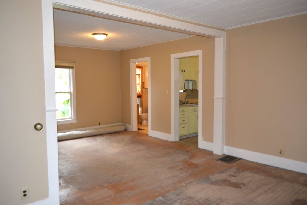 Photo of 309 S Vermont Street, Maquoketa, IA 52060 (MLS # 153366)