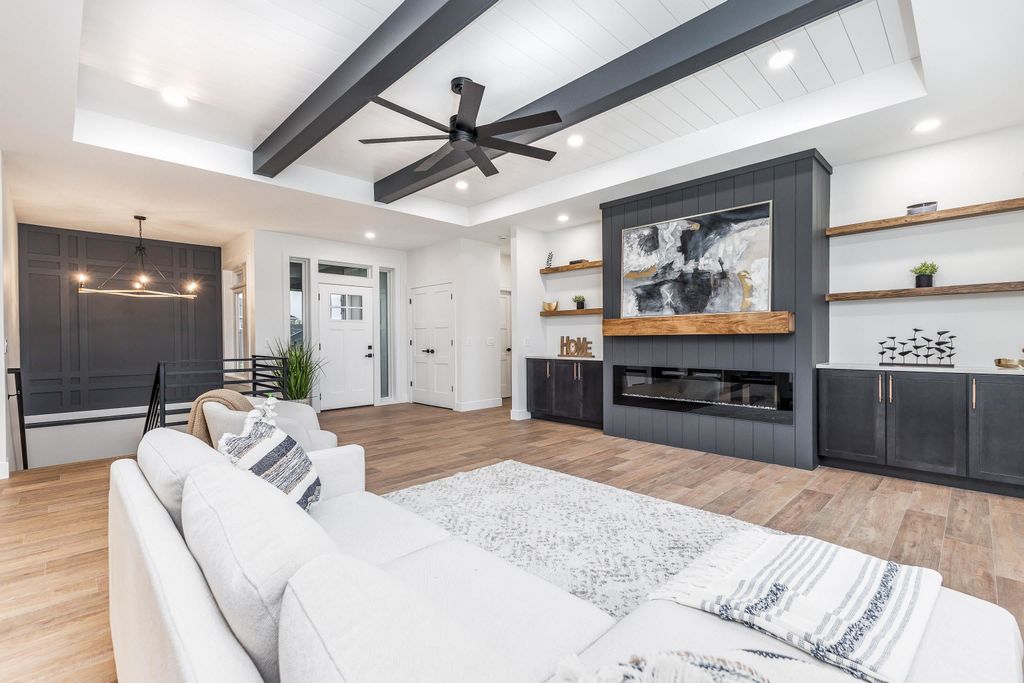 Photo of 4449 Barnwood Lane, Dubuque, IA 52002 (MLS # 153374)