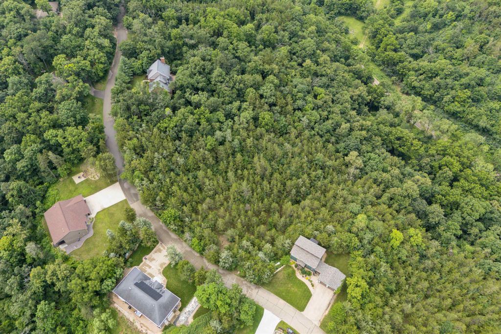 Photo of Lot 19 Emerald Drive, Dubuque, IA 52002 (MLS # 151714)