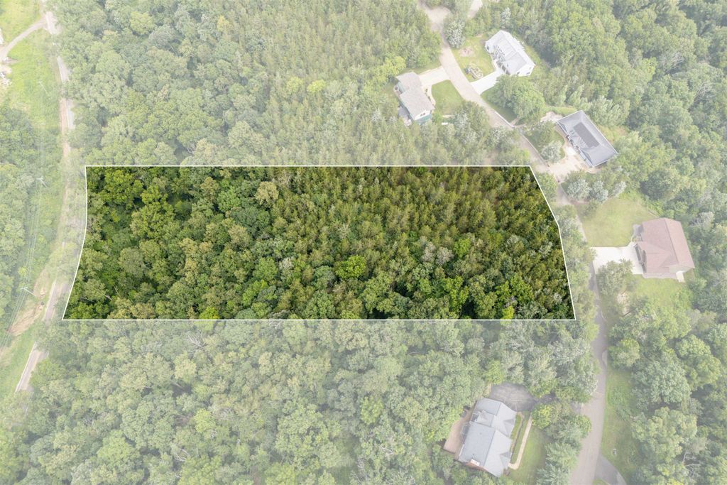 Photo of Lot 19 Emerald Drive, Dubuque, IA 52002 (MLS # 151714)