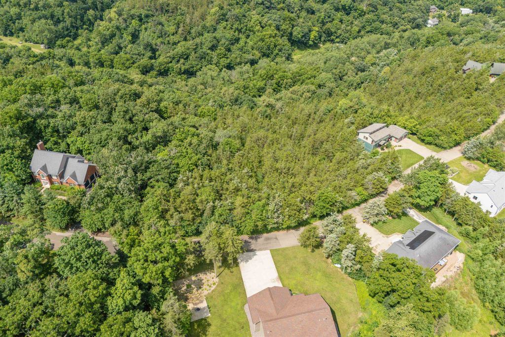 Photo of Lot 19 Emerald Drive, Dubuque, IA 52002 (MLS # 151714)