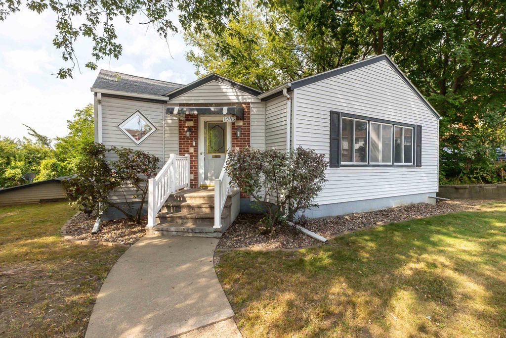 Photo of 1951 Madison Street, Dubuque, IA 52001 (MLS # 153040)