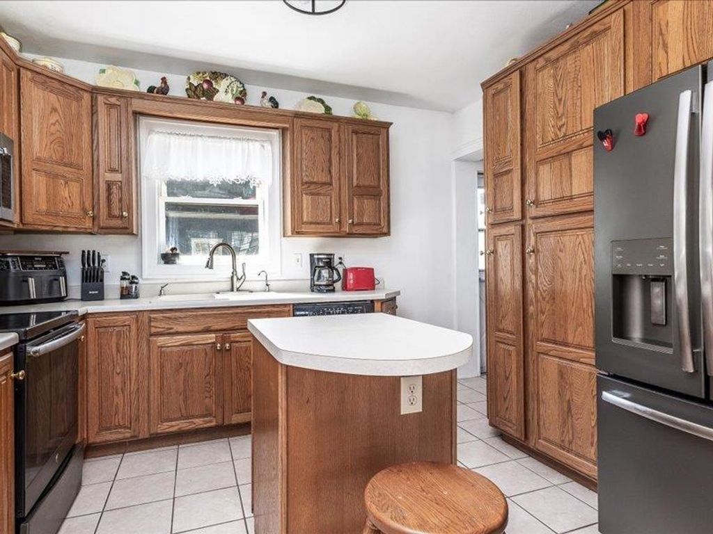 Photo of 1390 Loras Boulevard, Dubuque, IA 52001 (MLS # 152822)