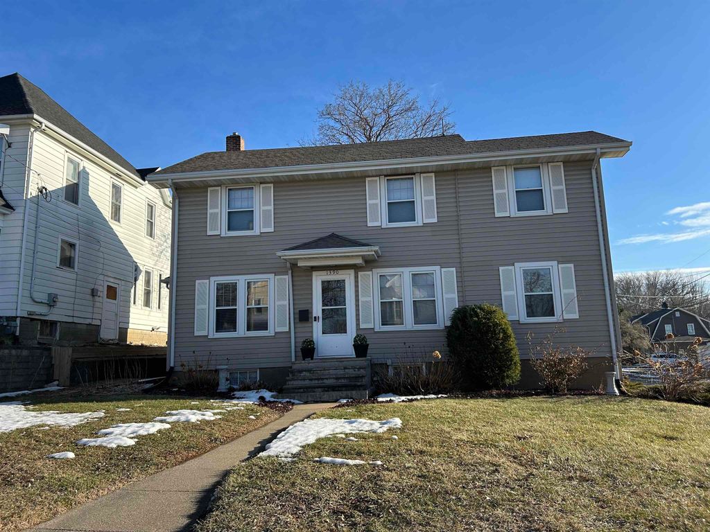 Photo of 1390 Loras Boulevard, Dubuque, IA 52001 (MLS # 152822)