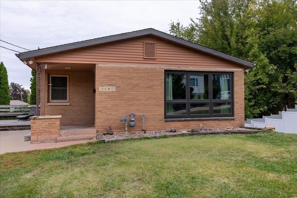 Photo of 1161 Edina Street, Dubuque, IA 52001 (MLS # 153300)