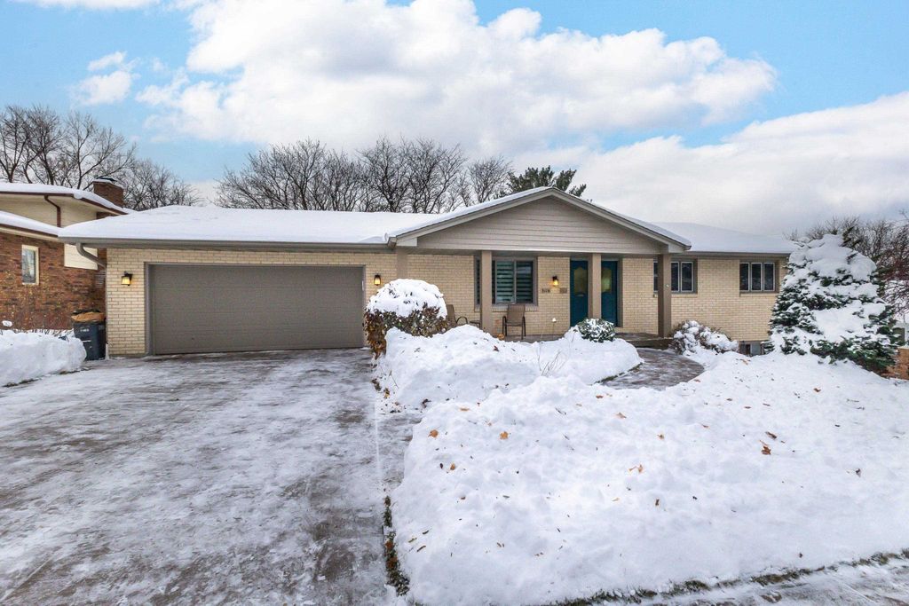 Photo of 3116 Spring Valley Road, Dubuque, IA 52001 (MLS # 153567)