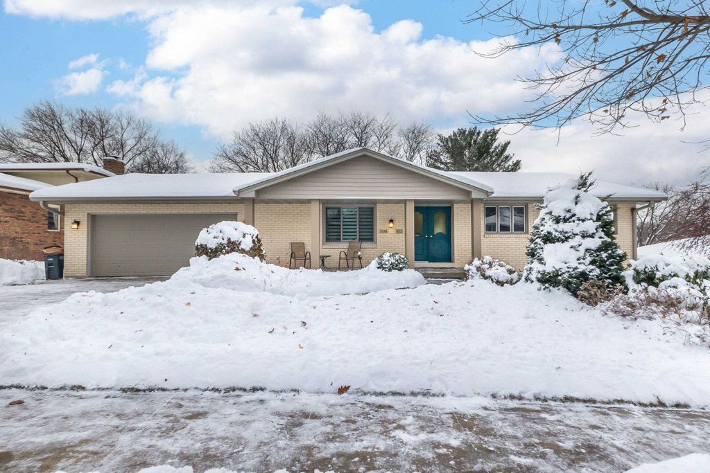 Photo of 3116 Spring Valley Road, Dubuque, IA 52001 (MLS # 153567)