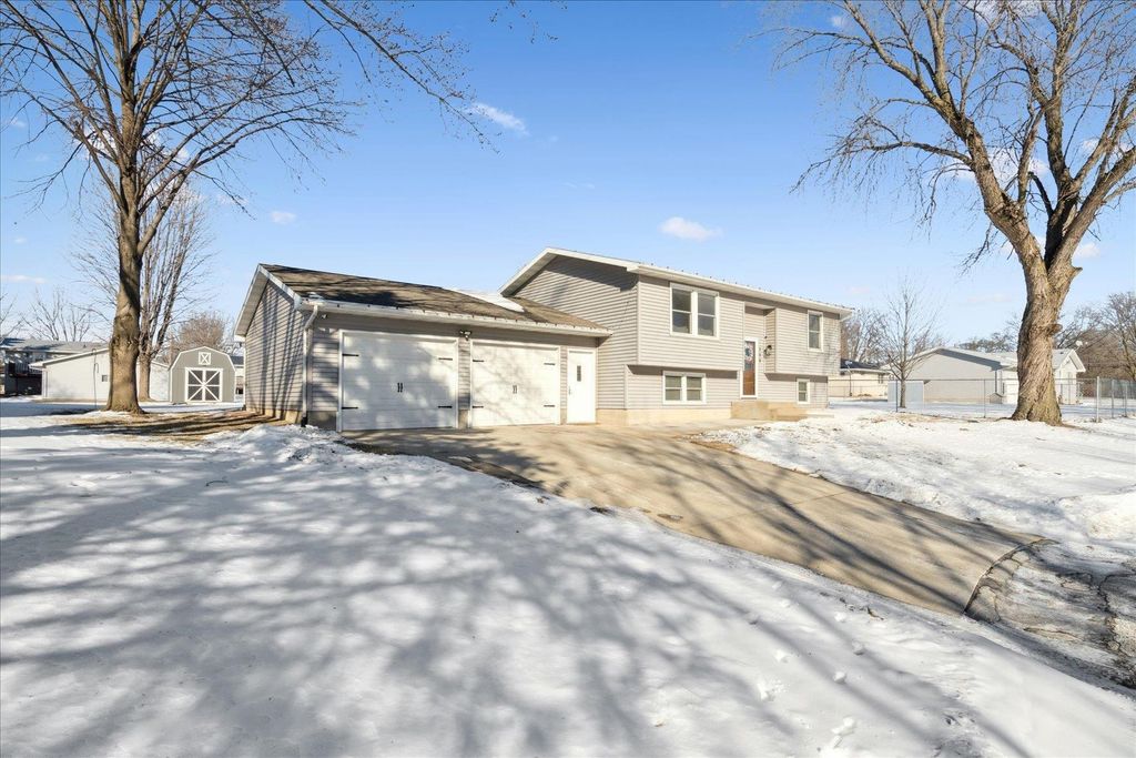 Photo of 106 NW 5th Avenue, Dyersville, IA 52040 (MLS # 153865)