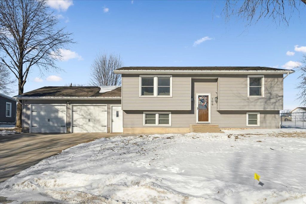Photo of 106 NW 5th Avenue, Dyersville, IA 52040 (MLS # 153865)