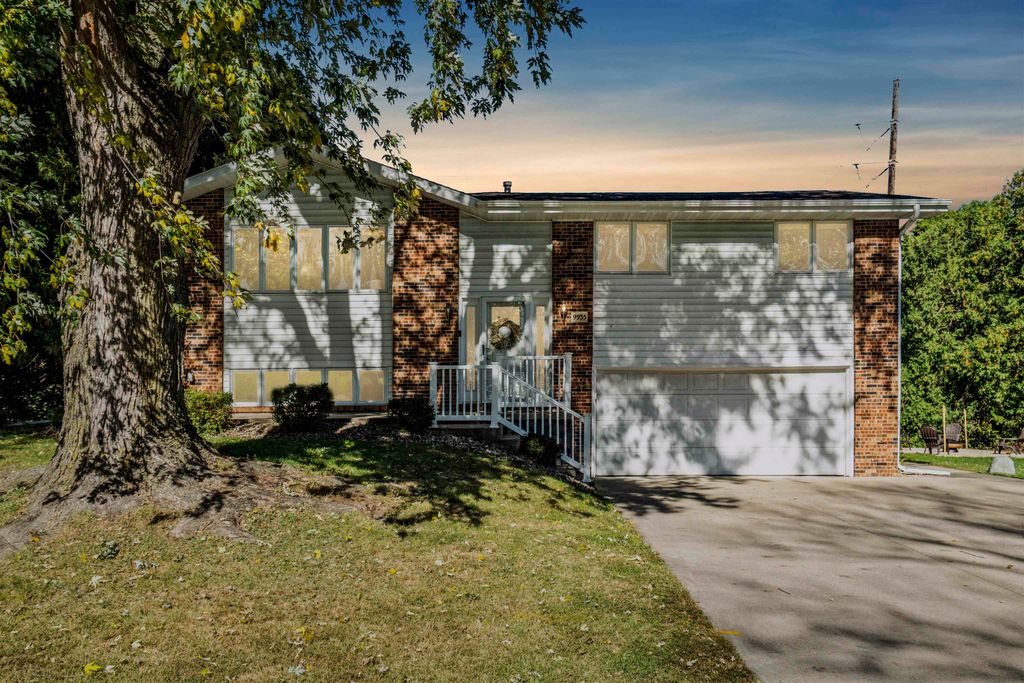 Photo of 9935 Ginger Ridge, Dubuque, IA 52001 (MLS # 153319)