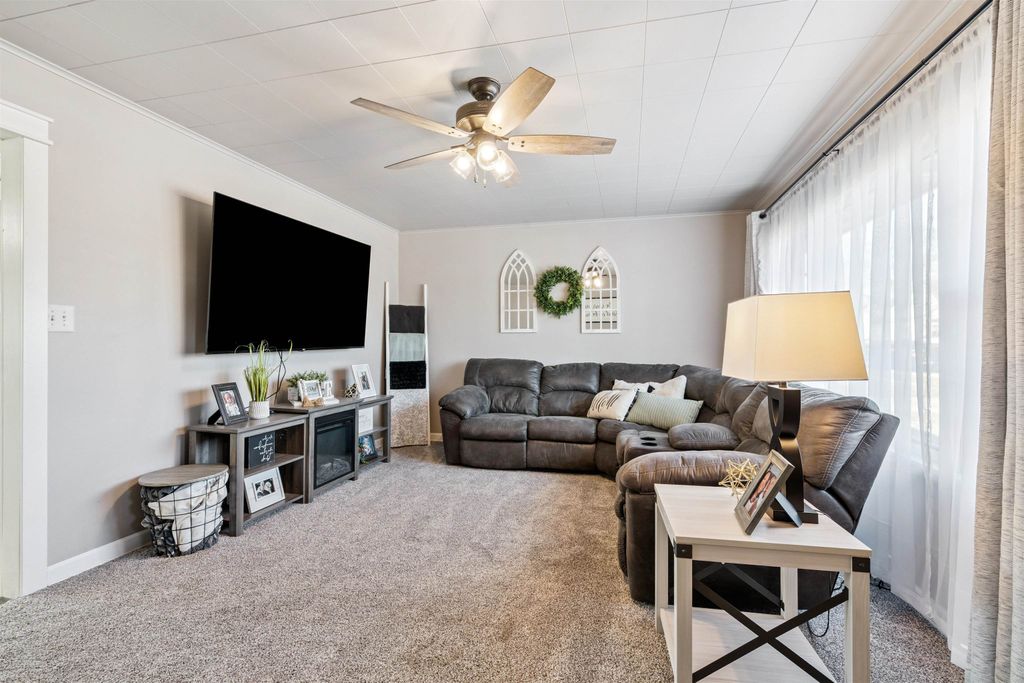 Photo of 613 1st Ave E. Ave, Dyersville, IA 52040 (MLS # 154136)