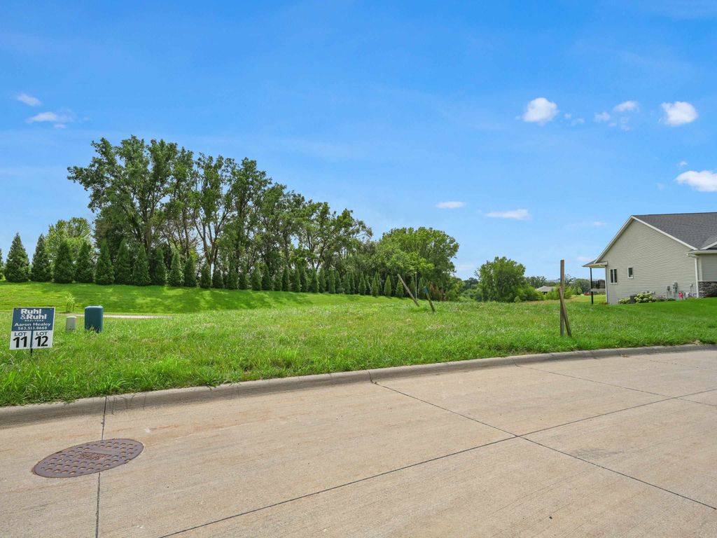 Photo of Lot 12 Autumn Ridge Lane, Dubuque, IA 52003 (MLS # 152557)