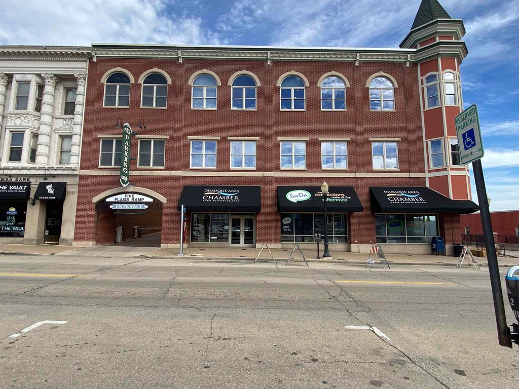 Photo of 300 Main Street #Suite 10, Dubuque, IA 52001 (MLS # 153290)