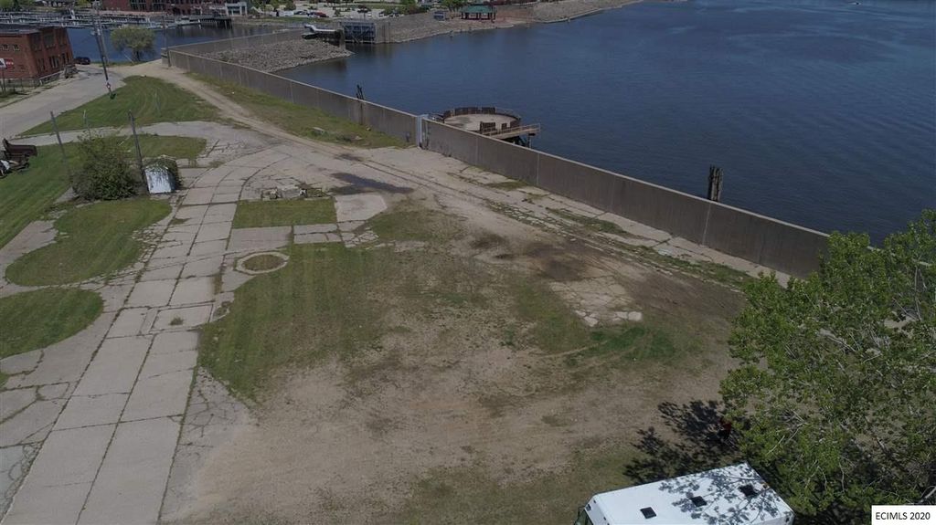 Photo of Terminal Street, Dubuque, IA 52001 (MLS # 140262)