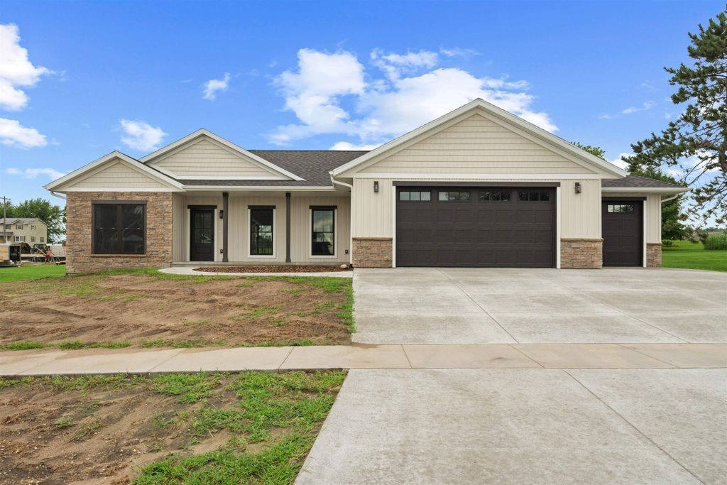 Photo of 602 Lexington Street, Delhi, IA 52223 (MLS # 152630)