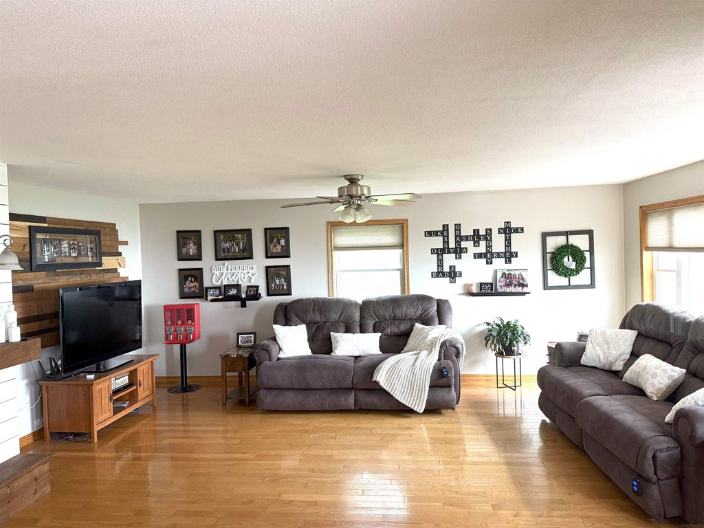 Photo of 17234 Balltown Road, Sherrill, IA 52073 (MLS # 152776)