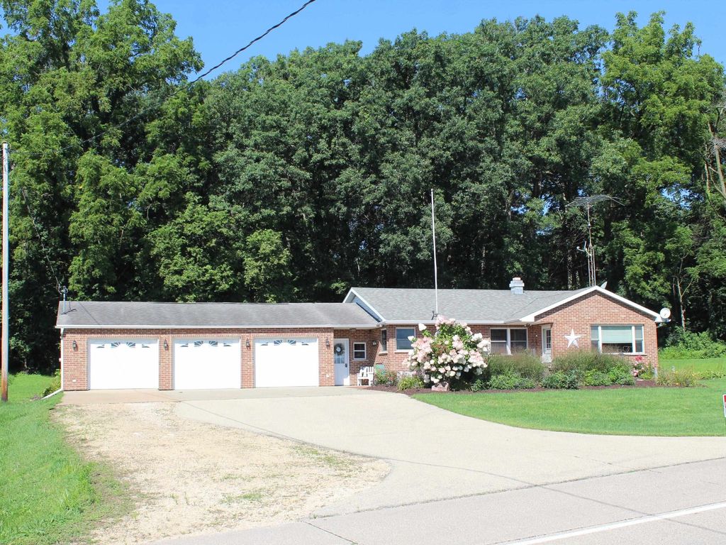 Photo of 17234 Balltown Road, Sherrill, IA 52073 (MLS # 152776)