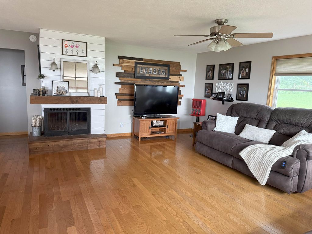 Photo of 17234 Balltown Road, Sherrill, IA 52073 (MLS # 152776)