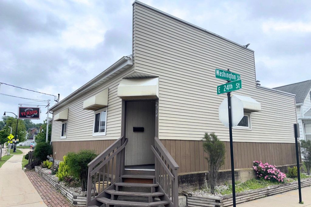 Photo of 2364 Washington Street, Dubuque, IA 52001 (MLS # 152176)