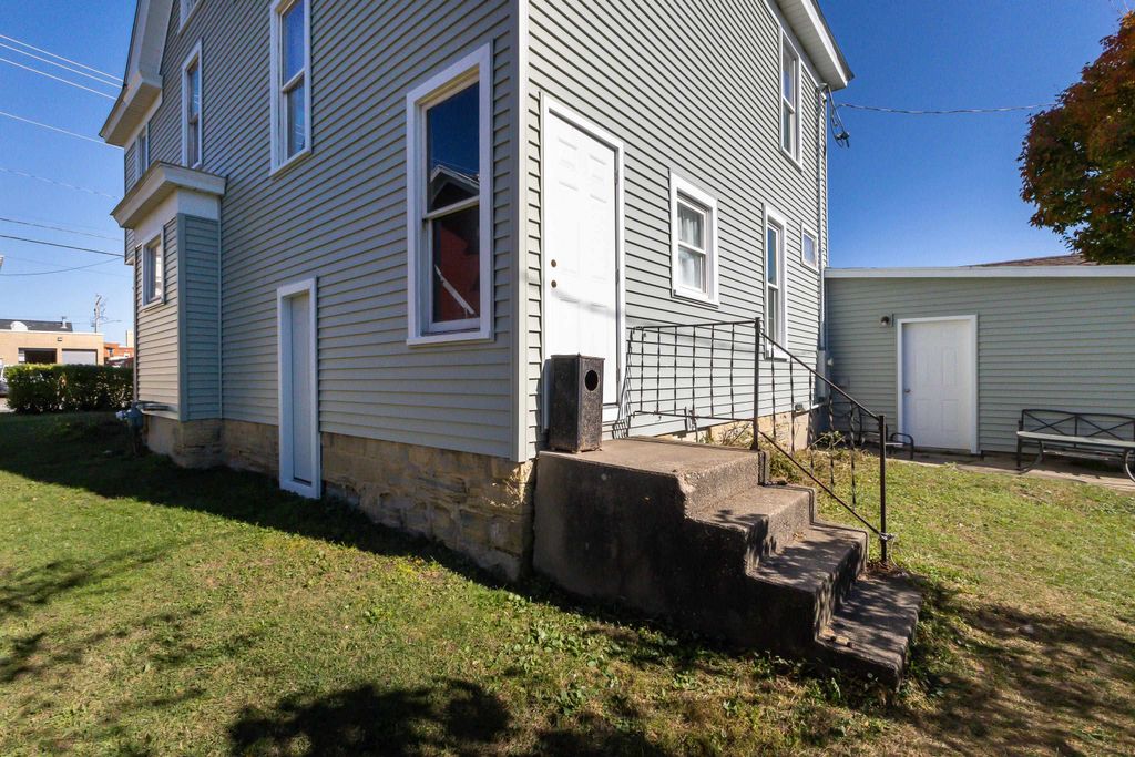 Photo of 75 W Pine Street, Platteville, WI 53818 (MLS # 153324)