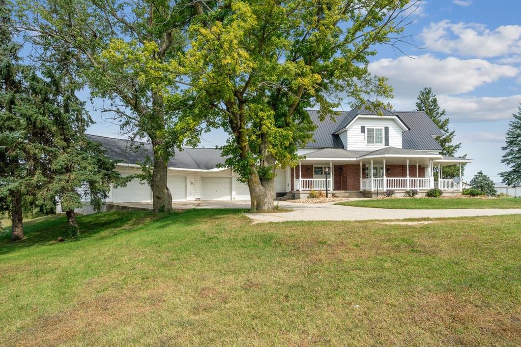 Photo of 1911 Honey Creek Rd. Rd, Manchester, IA 52057 (MLS # 153169)