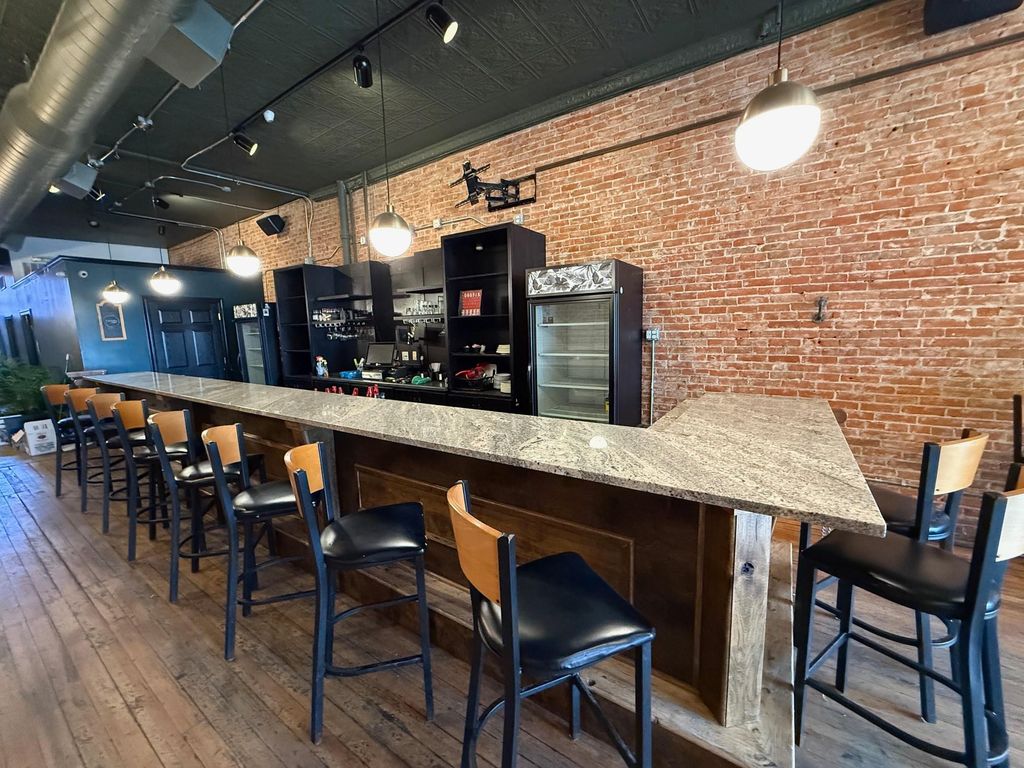 Photo of 123 Main Street, Dubuque, IA 52001 (MLS # 154235)