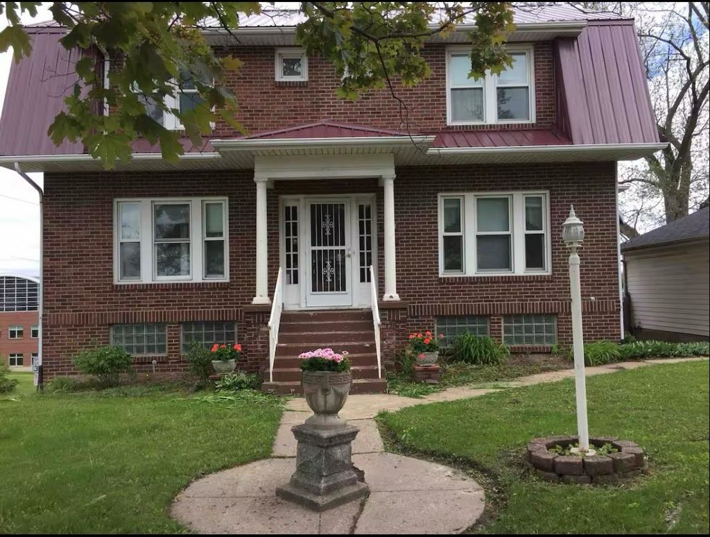 Photo of 1398 Alta Vista Street, Dubuque, IA 52001 (MLS # 151663)