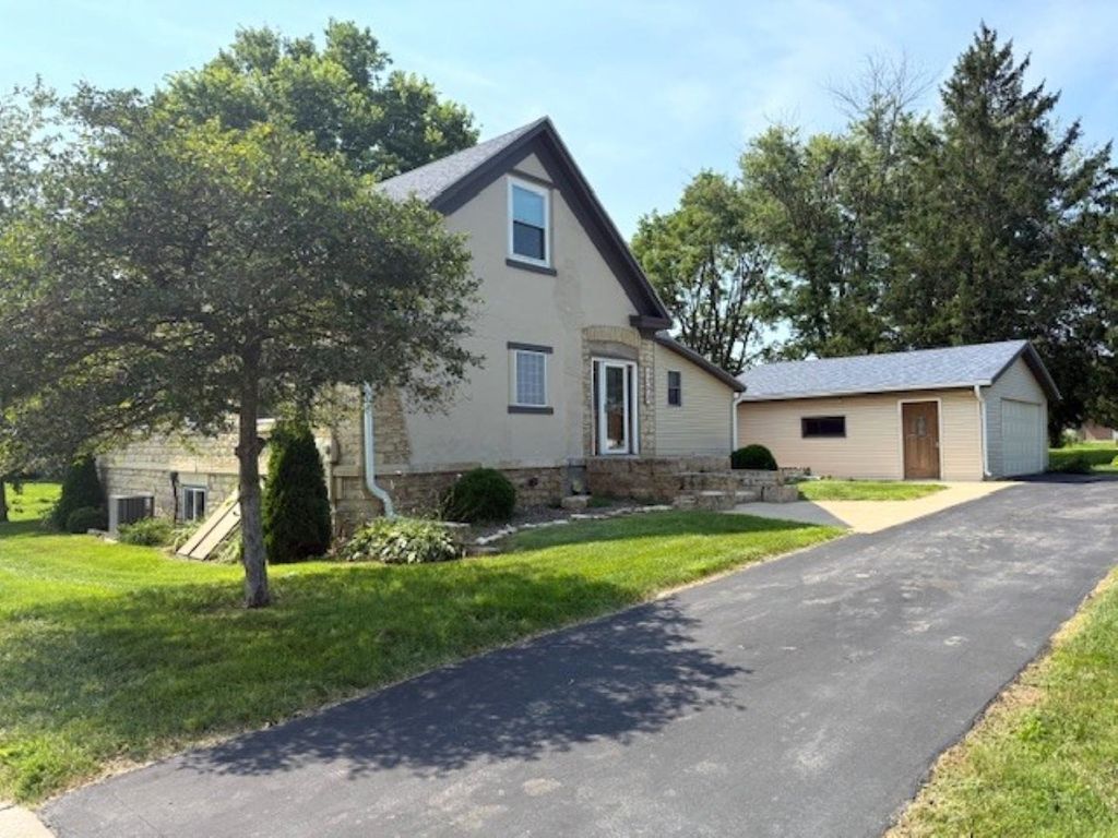 Photo of 1203 State Street, Bellevue, IA 52031 (MLS # 152652)