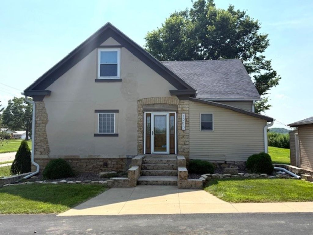 Photo of 1203 State Street, Bellevue, IA 52031 (MLS # 152652)