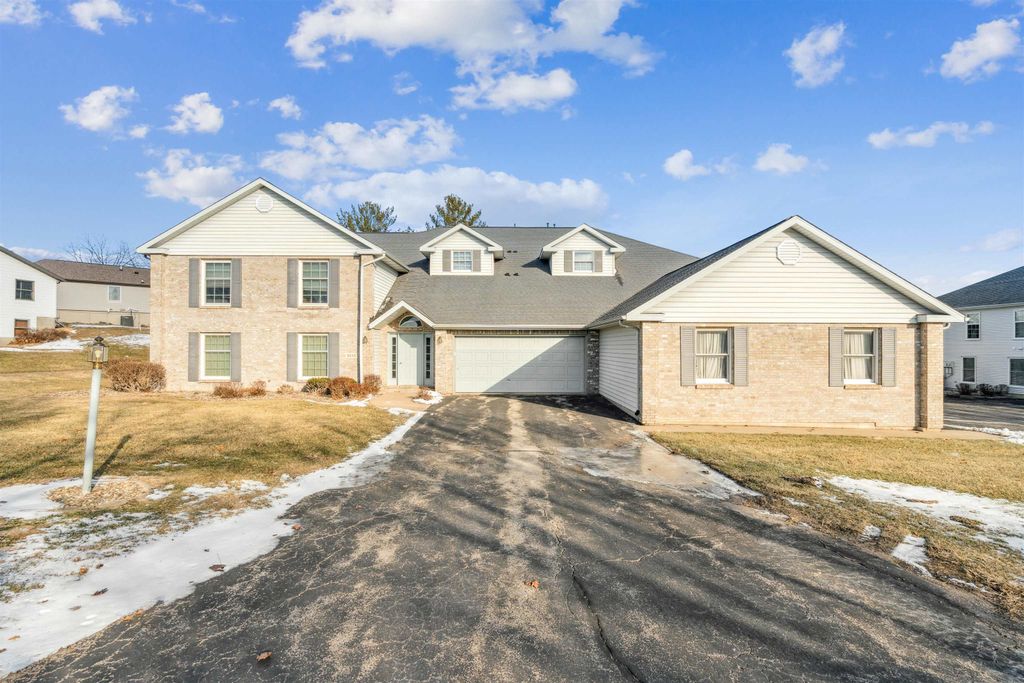 Photo of 3255 Lake Ridge Drive #Unit A, Dubuque, IA 52003 (MLS # 153655)