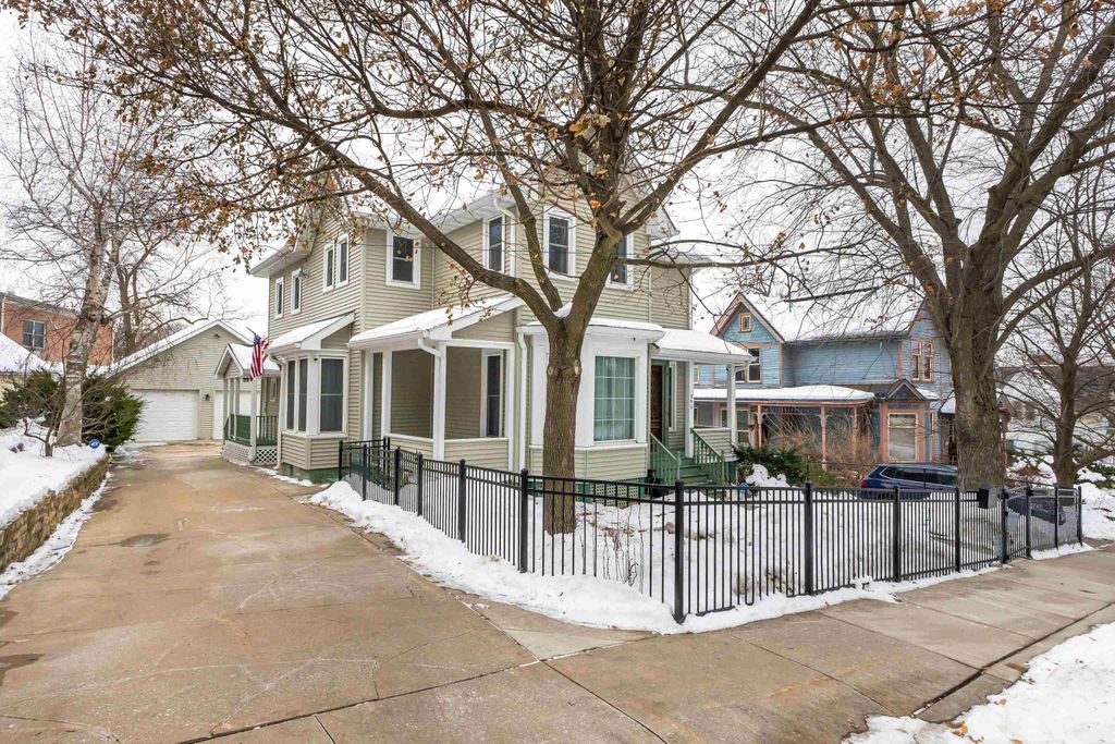 Photo of 395 Burch Street, Dubuque, IA 52001 (MLS # 153647)