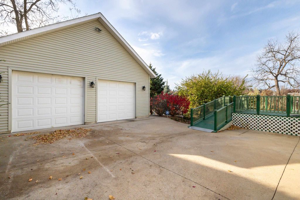 Photo of 395 Burch Street, Dubuque, IA 52001 (MLS # 153647)